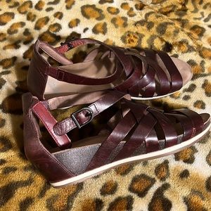 Dansko burgundy sandal size 39/8.5